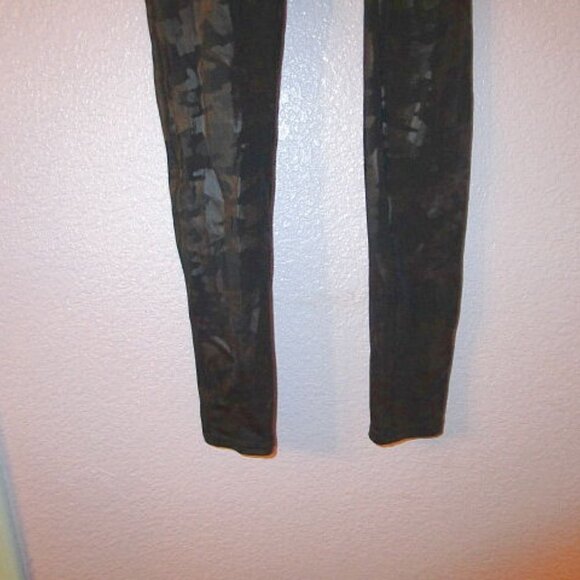 NEW Spanx MATTE Black CAMO Pull On SP LEGGINGS Stretch HIGH WAIST Faux Leather - Picture 4 of 10